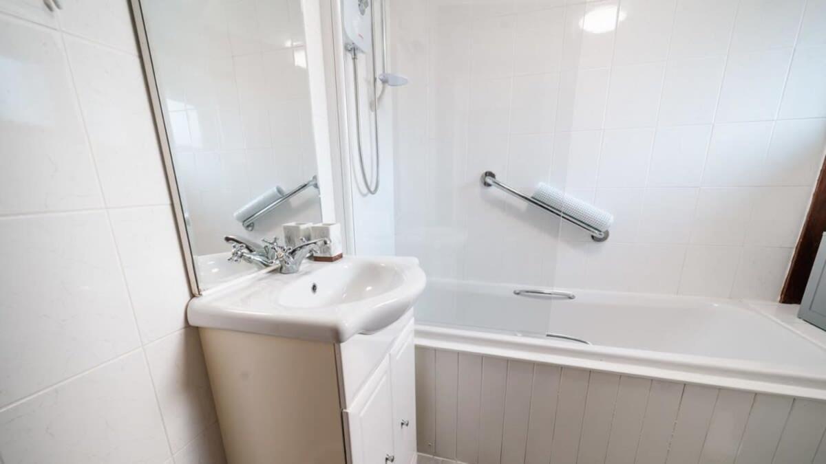 Lovely 2 Bedroom Coastal Cottage Near Bude Luaran gambar