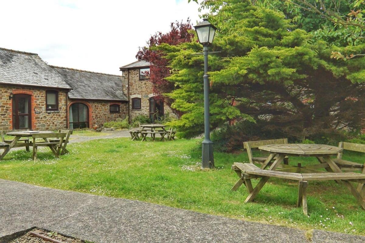 Lovely 2 Bedroom Coastal Cottage Near Bude Luaran gambar